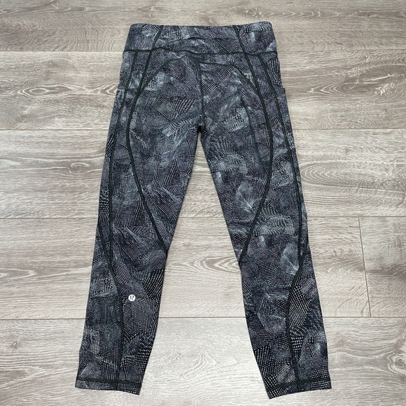 Lululemon Time To Sweat Crop Free Spirit Alpine White Black 8 - Picture 13 of 16